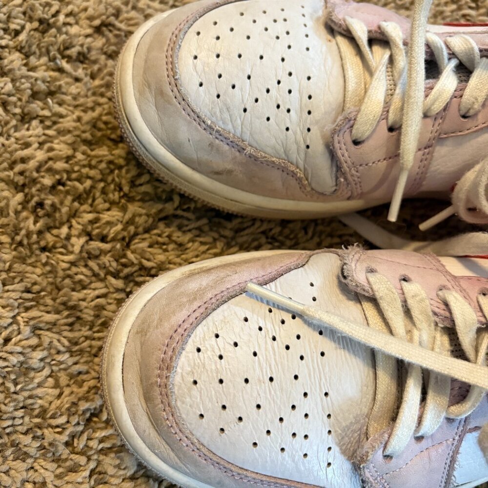 Nike Air Jordan 1 Mid Valentine's Day 2022 sneakers - Picture 3 of 7